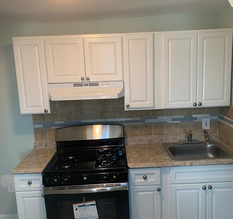 1st image of 15 New St APT 3