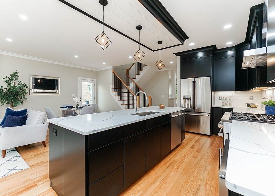 2nd image of 33 Peirce St #2