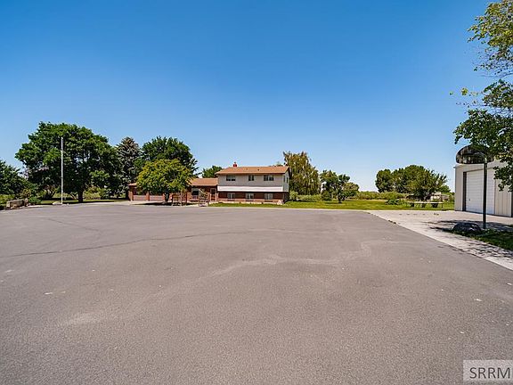2nd image of 108 W Shoemaker