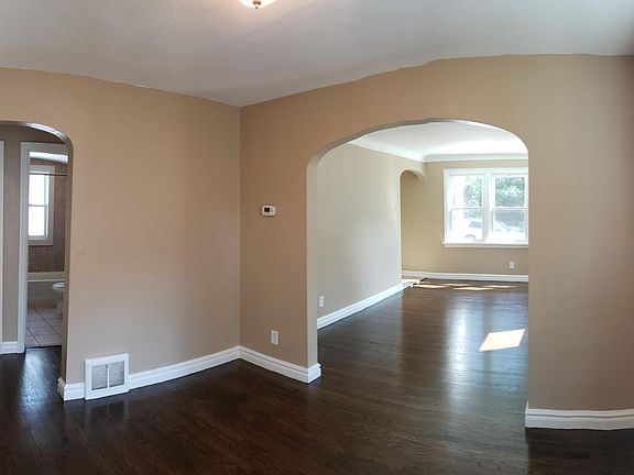 5th image of 239 S Hartnett Ave
