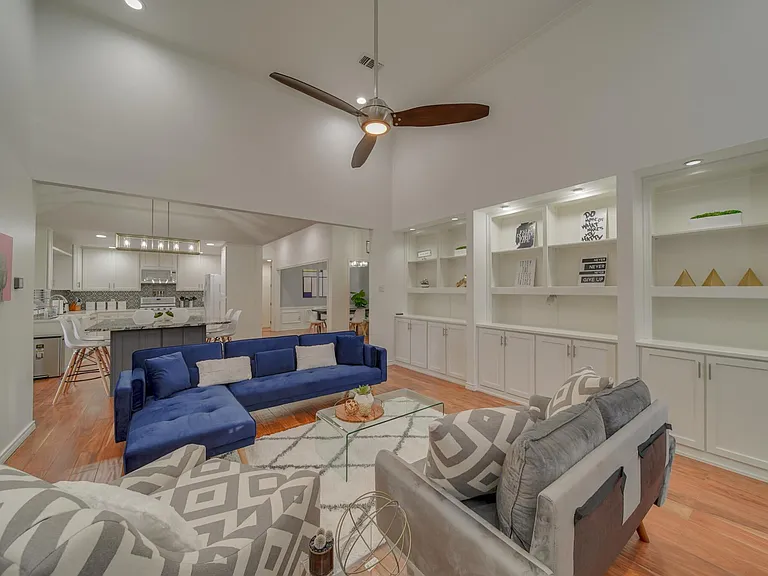 1507 Broadmoor Dr — Photo 4