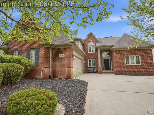 29126 Eastman Trl, Novi, MI 48377