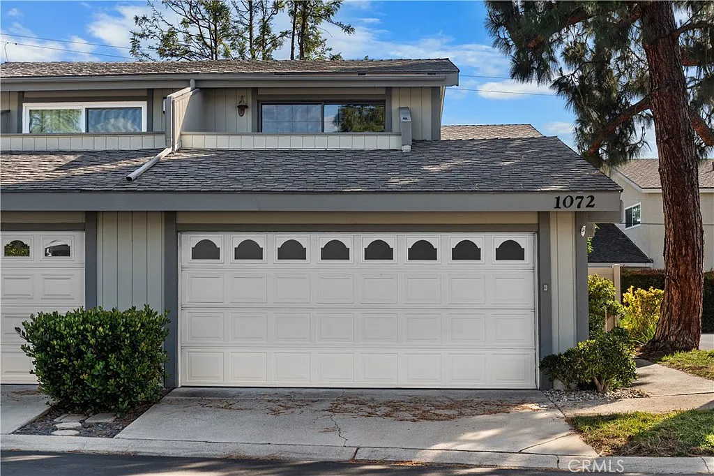 Building Photo - 1072 Tustin Pnes