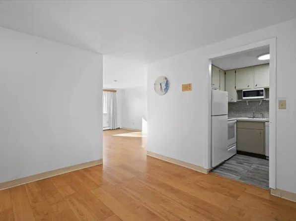 215 Winter St APT 4L, Weymouth, MA 02188