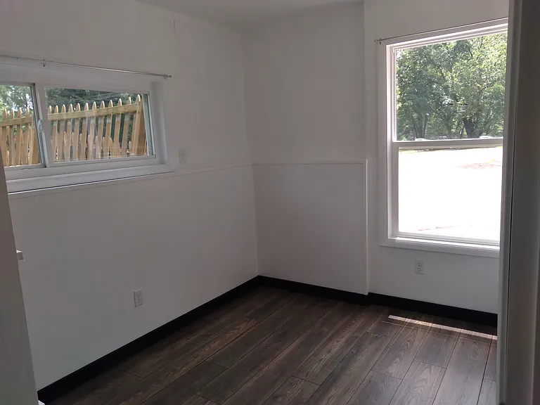 621 Monterey Way #B — Photo 7