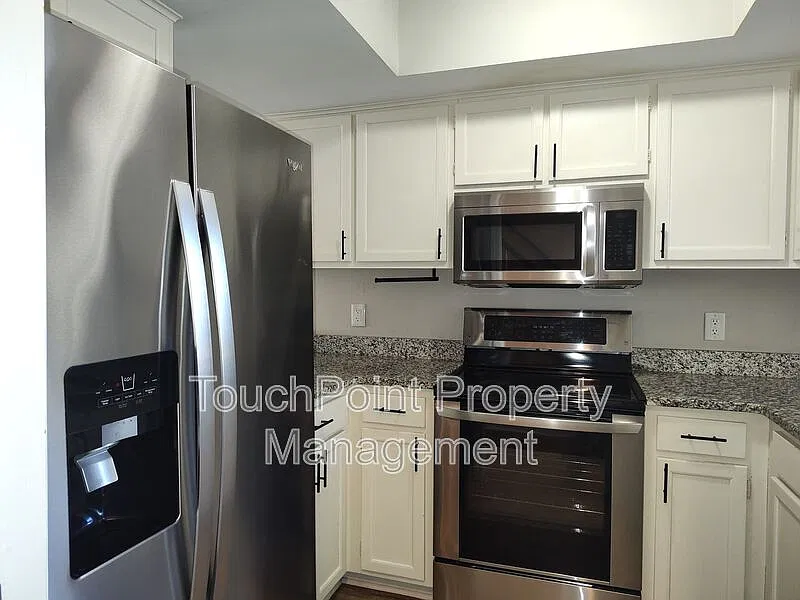 2 bed, 1.5 bath, 979 sqft, $1,500 — Photo 4