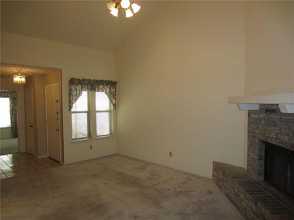 3rd image of 17 Crossroads Dr