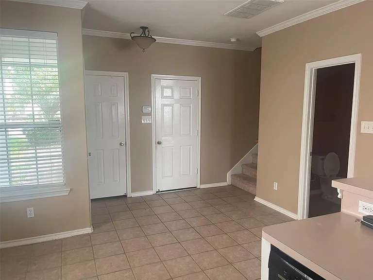 5815 Vinemont Ln — Photo 7