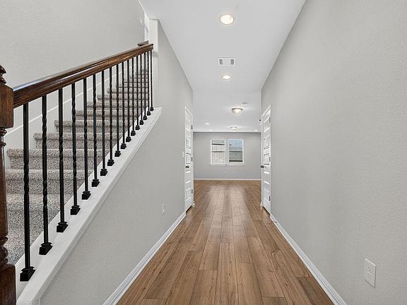 5th image of 320 Rend Dr