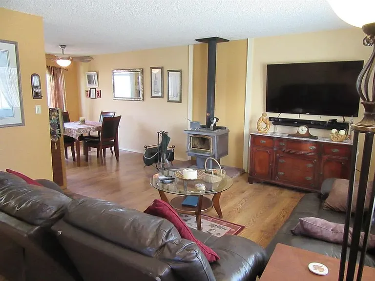 213 Poplar Ave — Photo 3