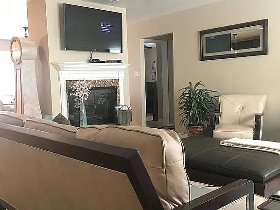 5th image of 6110 N Davis Ln