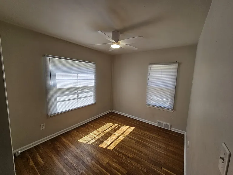 2901 Hubbard St — Photo 11