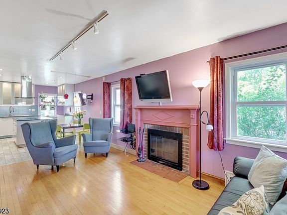 3rd image of 13-02 Fair Lawn Ave #1X