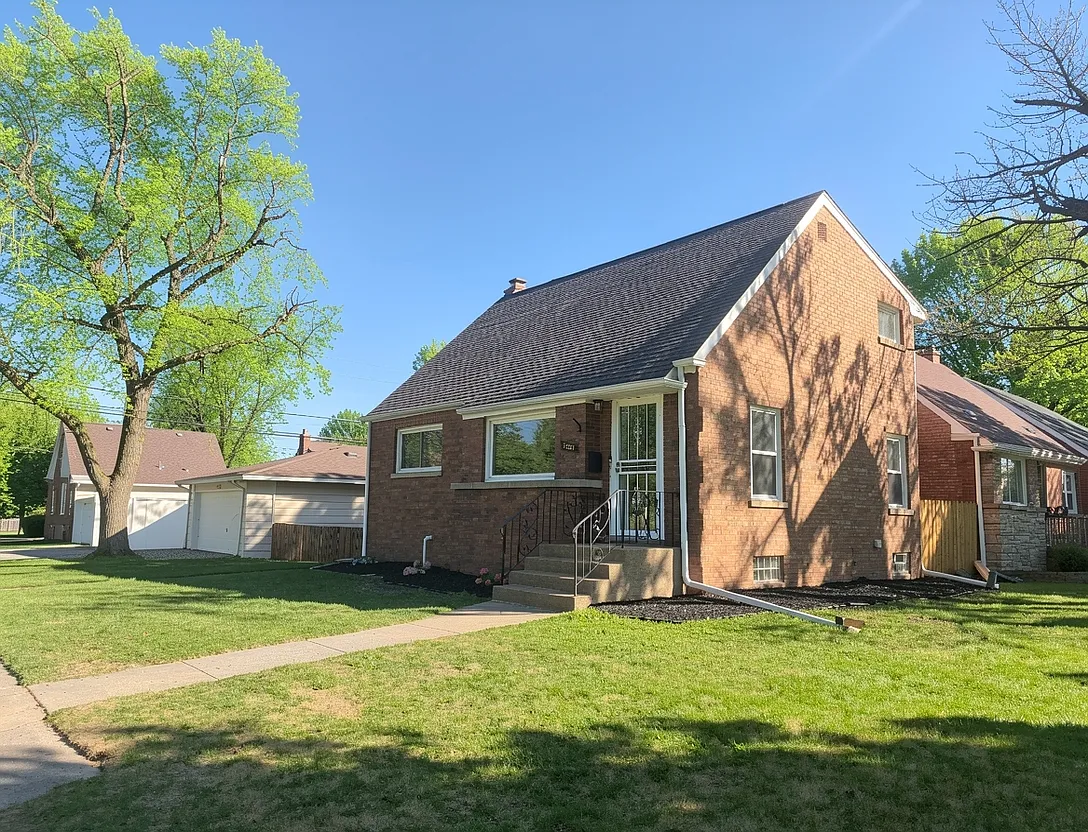 1501 Forest Ave photo 1