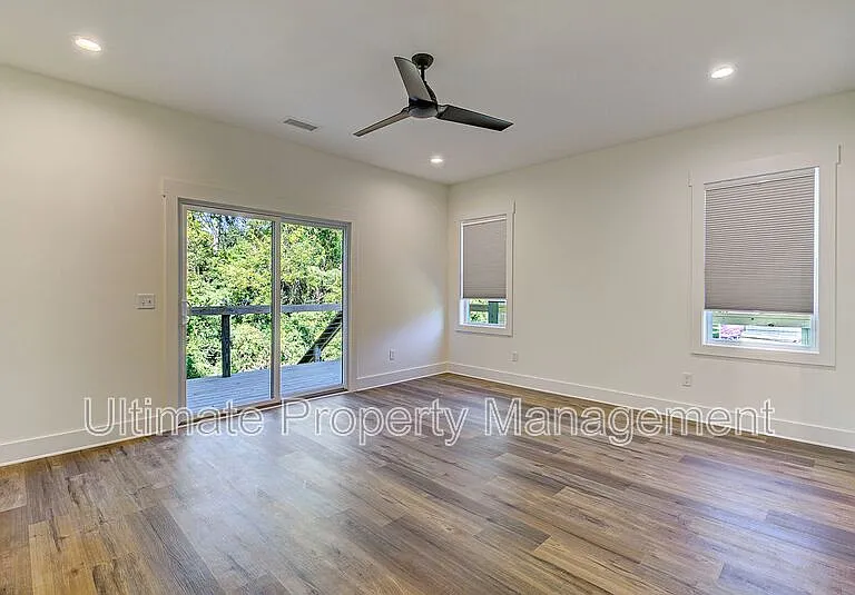 213 Myrtle Ave — Photo 9