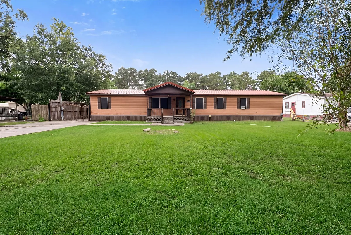 Photo 2 of 35 - 15807 Cypress Garden Dr - Tomball, TX Building Photo - 15807 Cypress Garden Dr