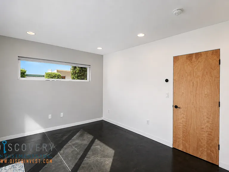 3235 Louise St #C — Photo 12
