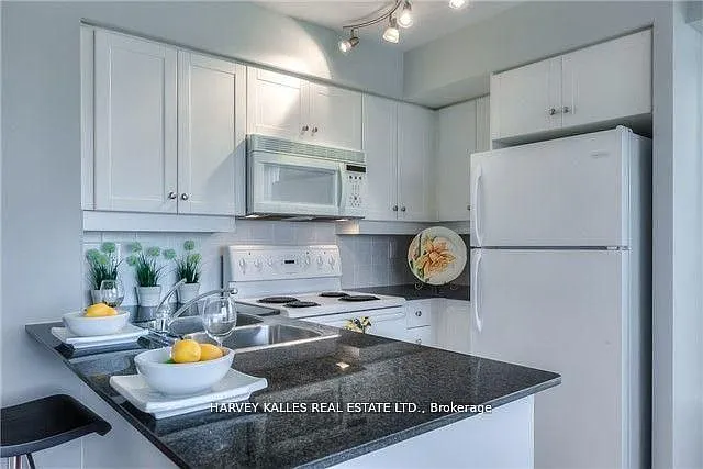 19 Barberry Pl W #703 — Photo 6