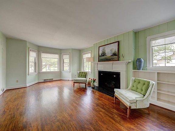 4th image of 2118 York Dr