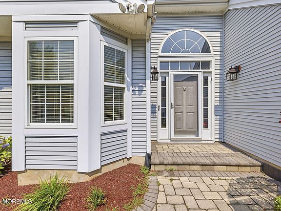3rd image of 11 Narrowbrook Court