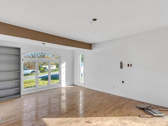 5th image of 167 Wilderness Ln