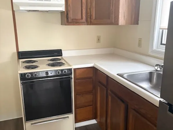 15 Blossom St, Leominster, MA