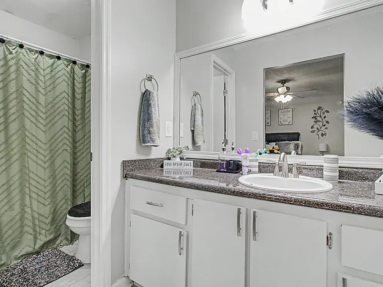 703 Woods Ct — Photo 16