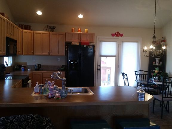 Breakfast bar/eat in kitchen