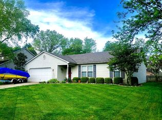 201 Falcon Dr, Versailles, KY 40383