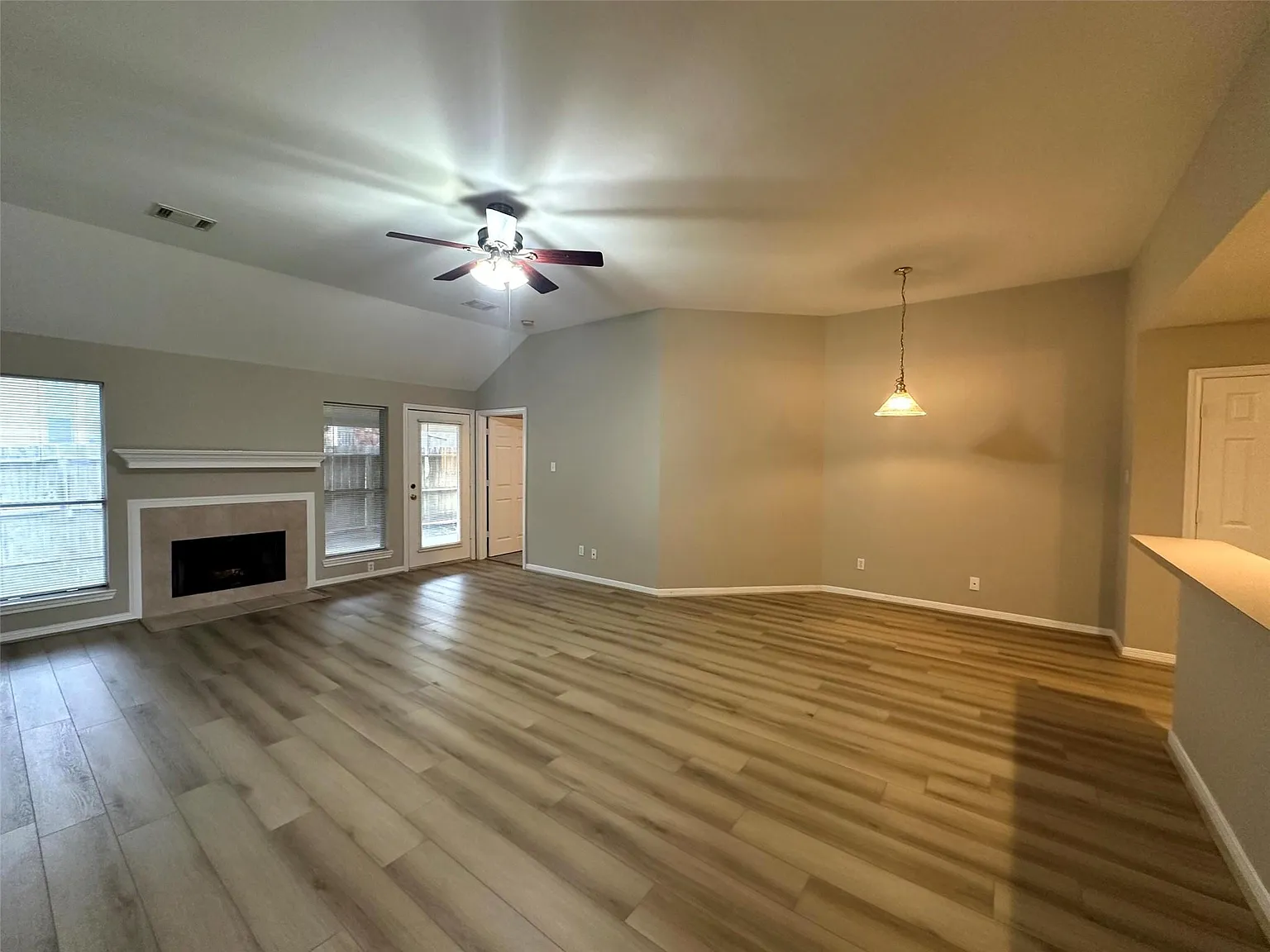 3 bed, 2.0 bath, 1462 sqft, $1,750 — Photo 3