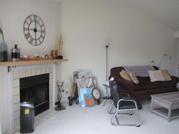 5th image of 2791 Green Bridge Ct Unit V2