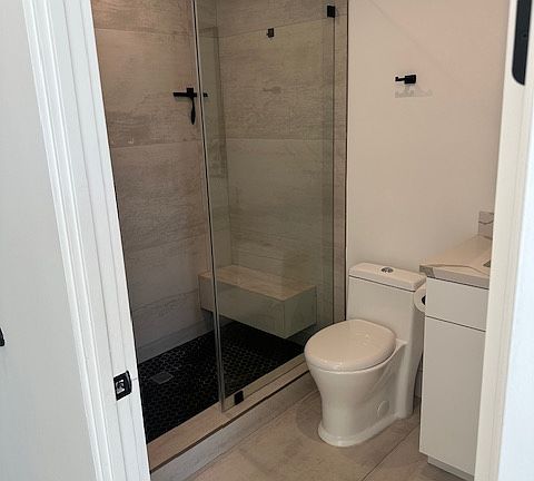 4th image of 14247 Sylvan St #B