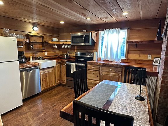 Large fully stocked kitchen with dishwasher, microwave & fridge.