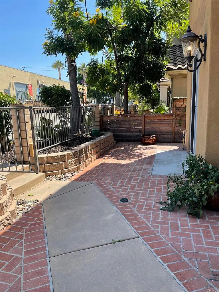 4 bed, 2667 sqft, $7,800 — Photo 1