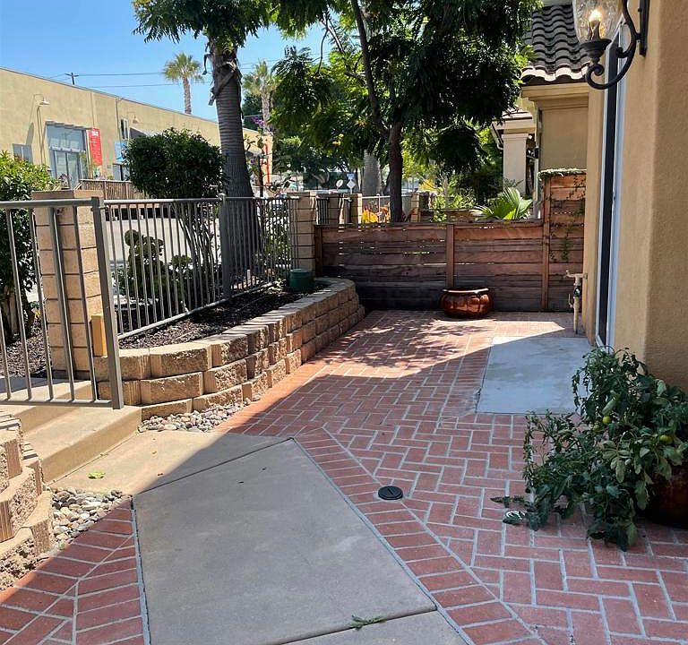 1st image of 415 N Cedros Ave N