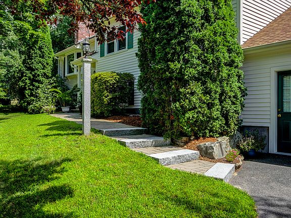 3rd image of 31 Spindlewick Dr