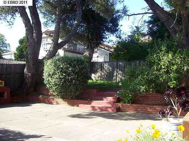 2nd image of 1546 Mariposa St