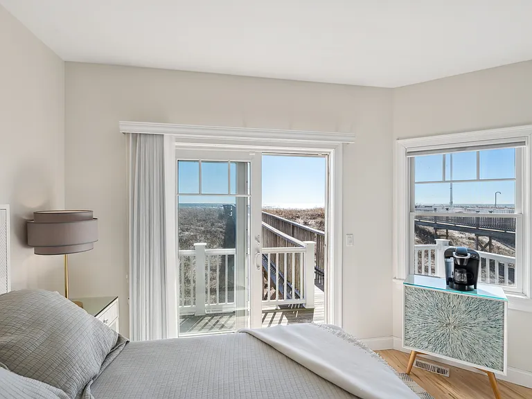 781 Dune Rd — Photo 10