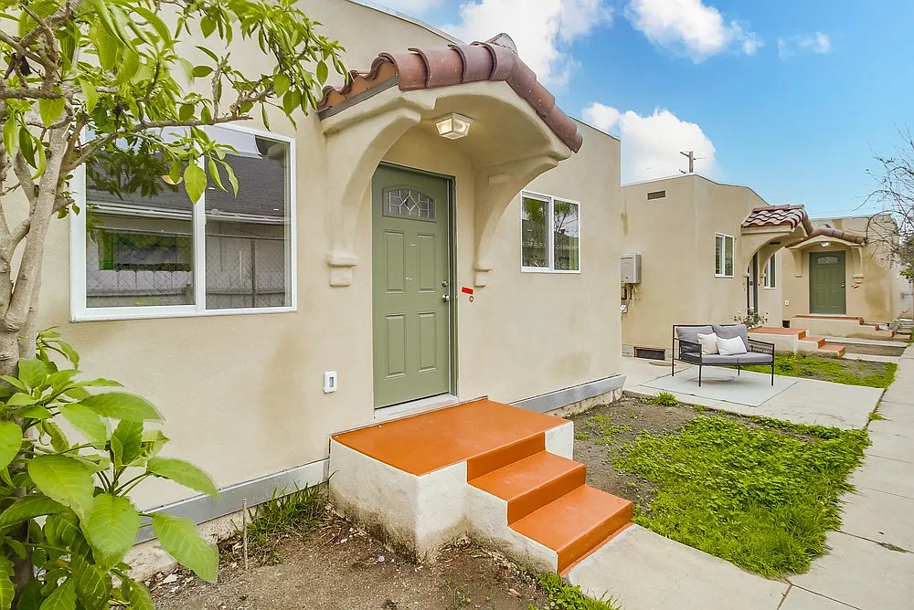 2 bed, 640 sqft, $2,975 — Photo 1