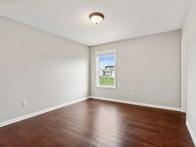257 Williamsburg Cir — Photo 18