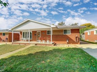 1762 Lakeview St, Trenton, MI 48183