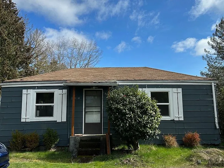 11404 8th Ave NE — Photo 1