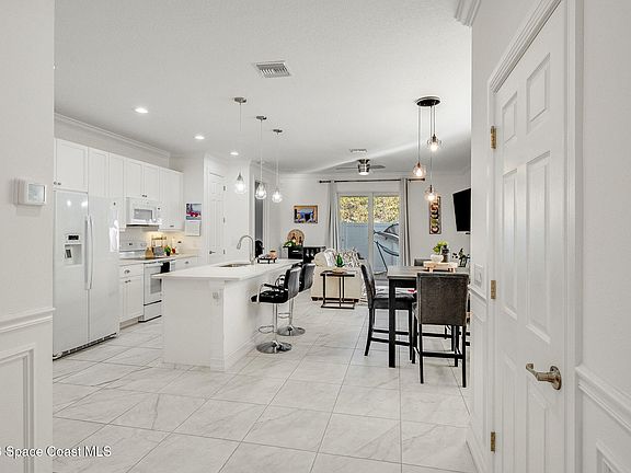 4th image of 1480 Isabella Dr Unit 106