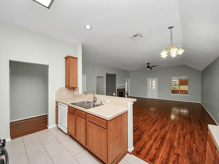 1103 Lake Shore Dr — Photo 6
