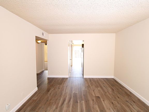 4th image of 204 Fairway Glen Ln