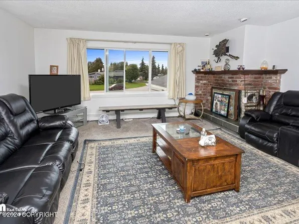 9354 Campbell Terrace Dr, Anchorage, AK 99502