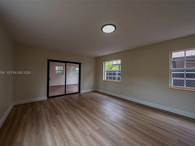370 Flagami Blvd — Photo 8
