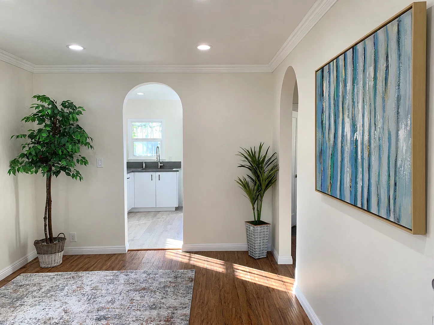 1175 N Virgil Ave — Photo 2