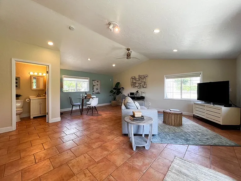 1022 Berry Ln — Photo 54