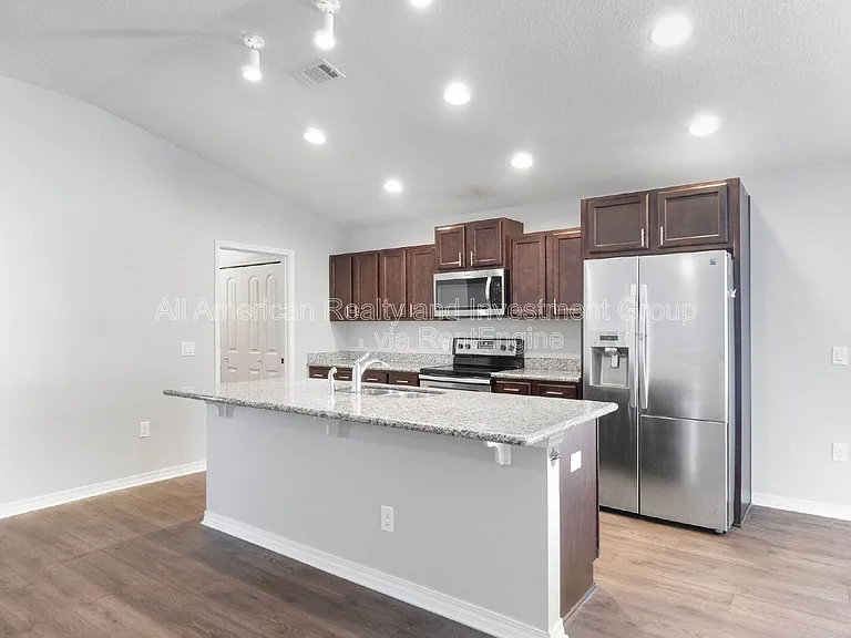 2432 Frontera St — Photo 7